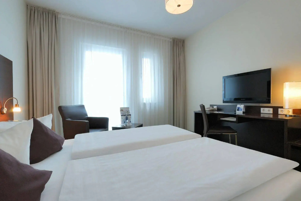 Premier Inn Berlin City Spittelmarkt — photo 3