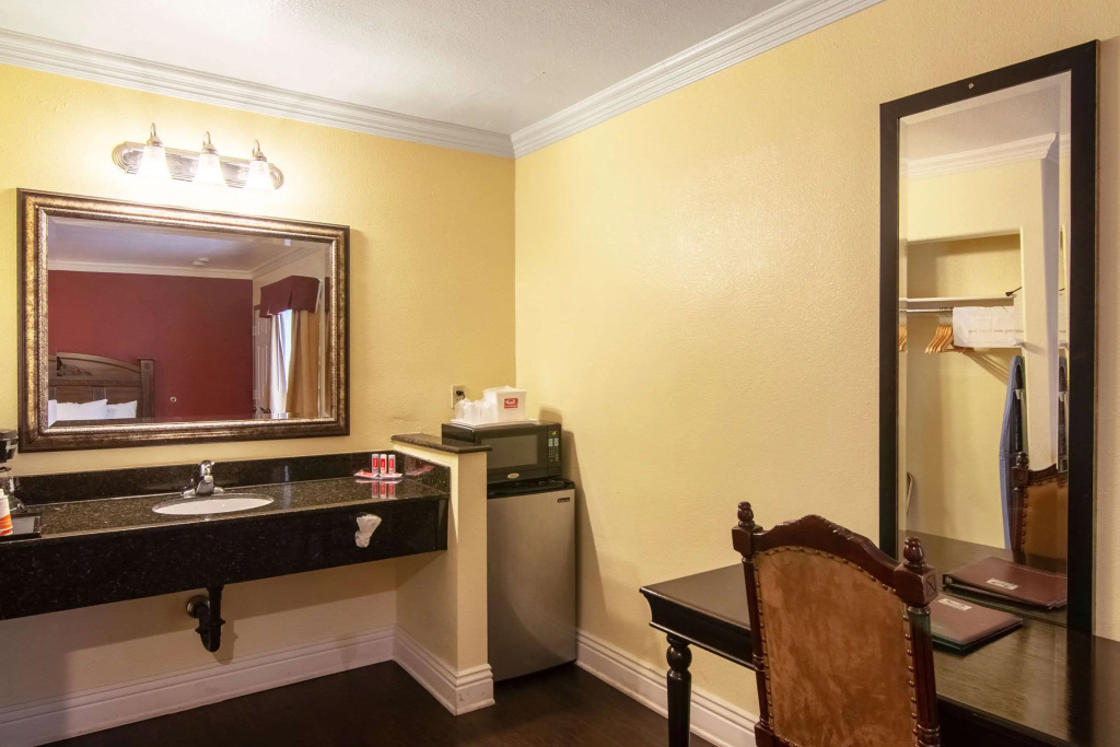 Econo Lodge Long Beach I-405, photo 3