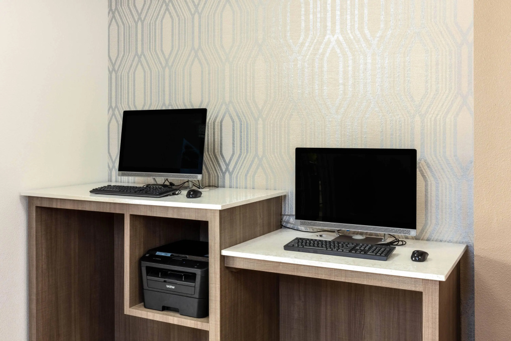 La Quinta Inn & Suites by Wyndham Las Vegas Red Rock — photo 7