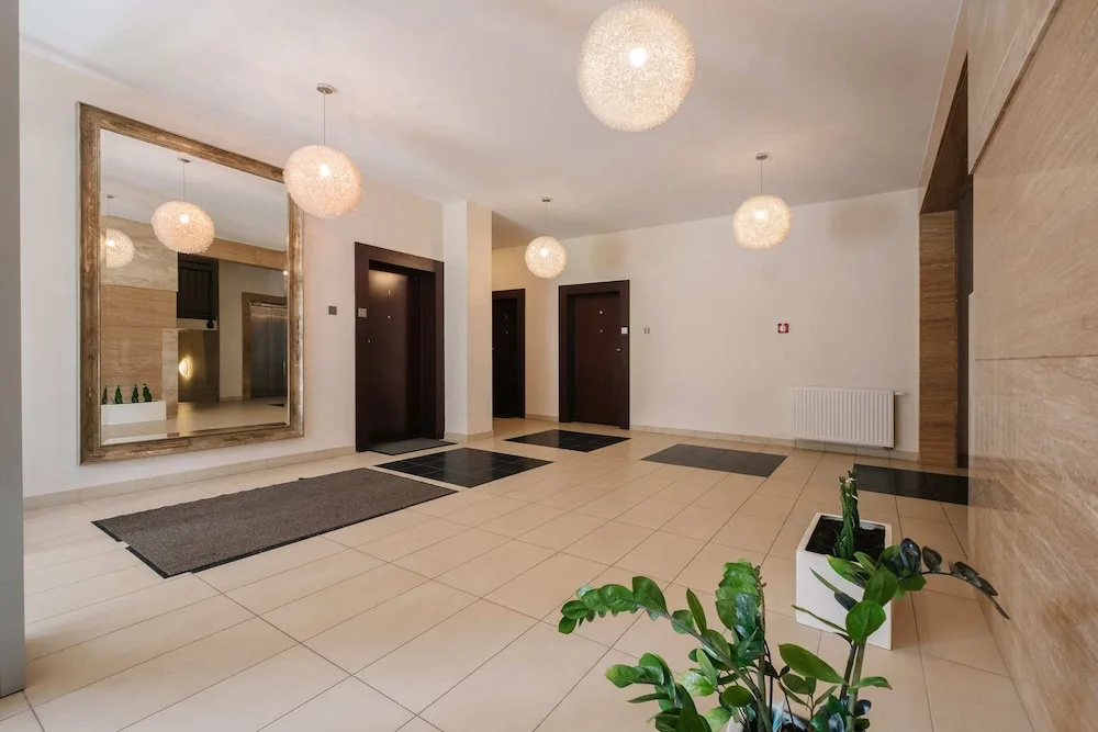 Modern Apartment Across the Ponds — photo 2