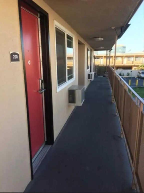 Budget Inn — photo 6