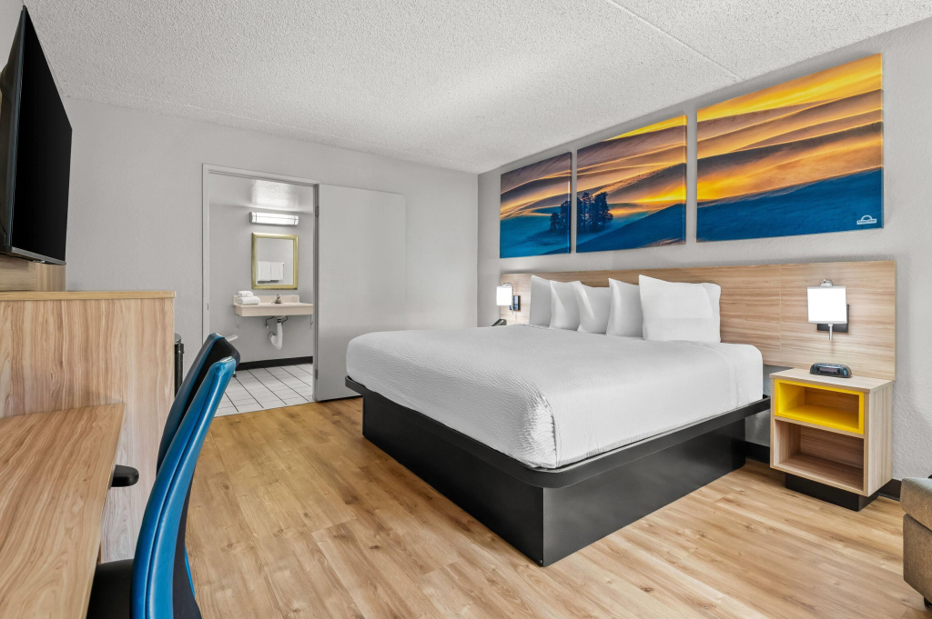 Days Inn by Wyndham Buena Park — photo 7