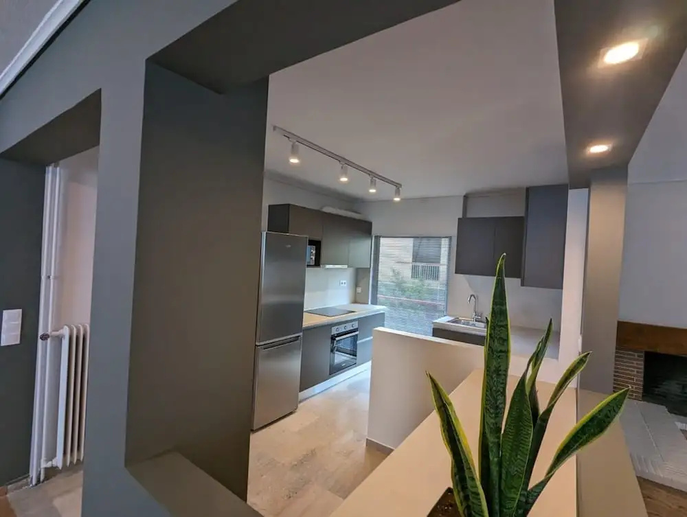 Spacious and Sunlit Seaside Flat — photo 2