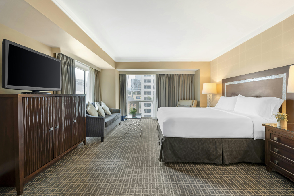Omni Los Angeles Hotel at California Plaza, photo 3