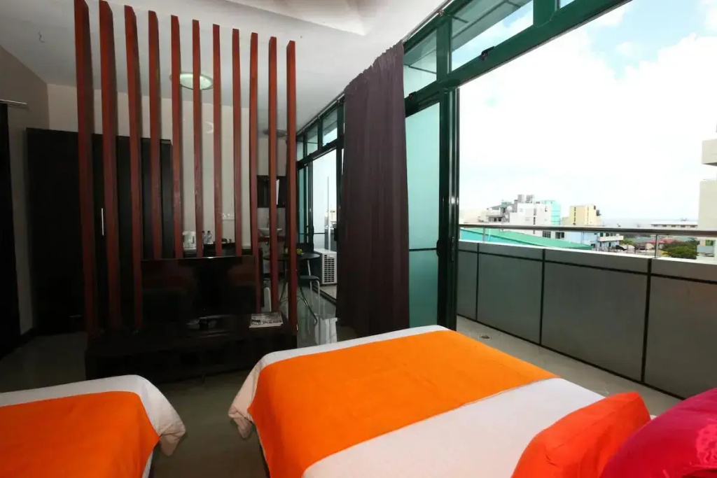 The Beehive Hotel — photo 6