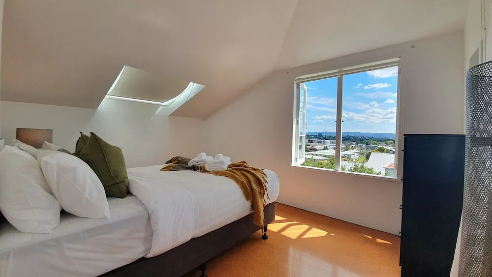 Bright And Modern Oasis In Kingsland, photo 3