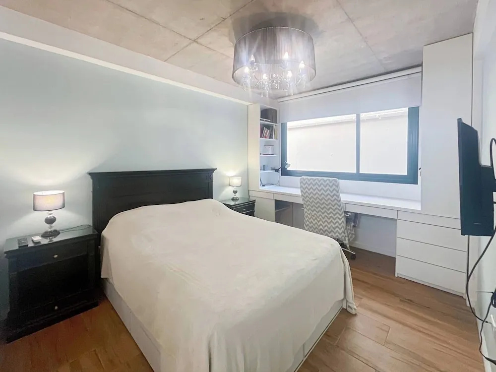 Urban Retreat Elegant Modern Apartment With Balcony in Villa del Parque, photo 2