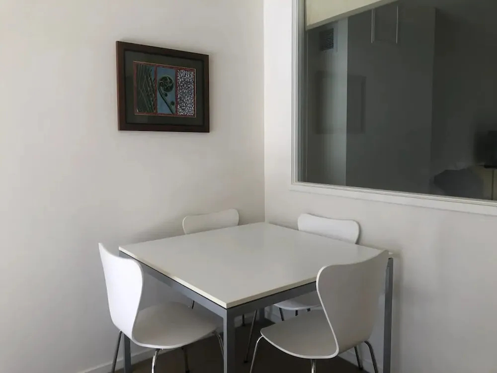 Spacious 2BR Near Westfield Newmarket — photo 4