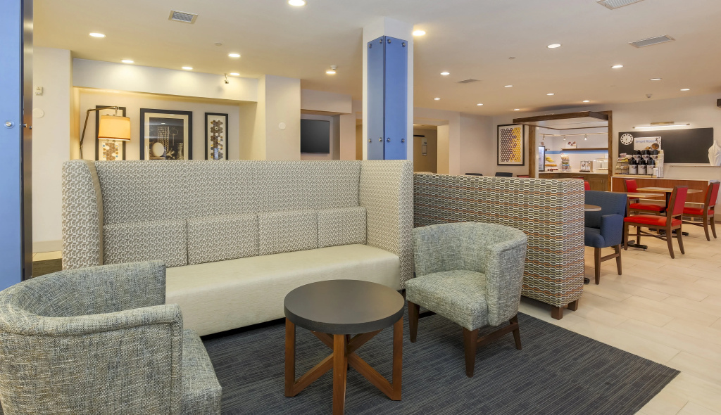 Holiday Inn Express Las Vegas - Stadium Area by IHG, photo 2