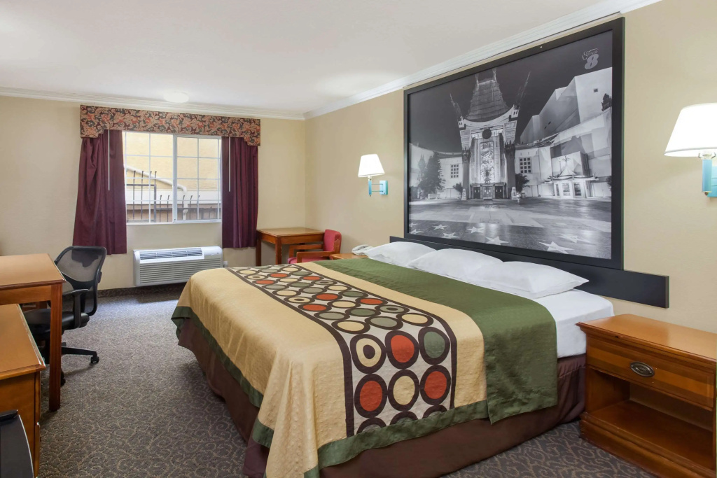 Super 8 by Wyndham Los Angeles Downtown — photo 3