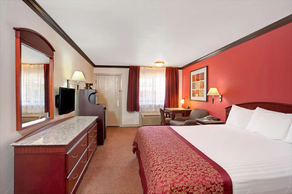 Ramada by Wyndham Pasadena, photo 3