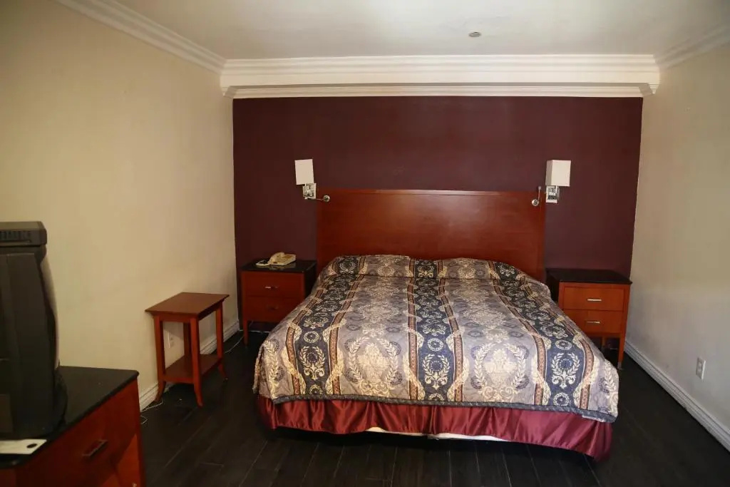 Chateau Inn and Suites, photo 5