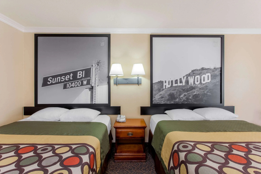 Super 8 by Wyndham Los Angeles Downtown — photo 6
