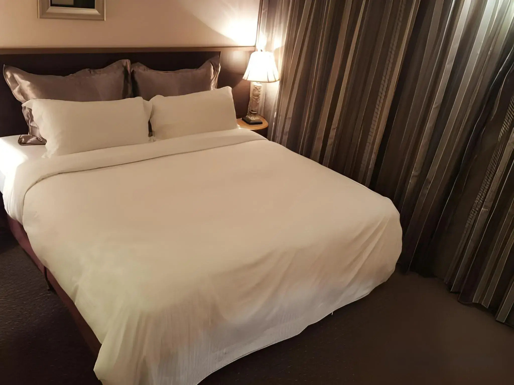 The Moon Hotel — photo 7
