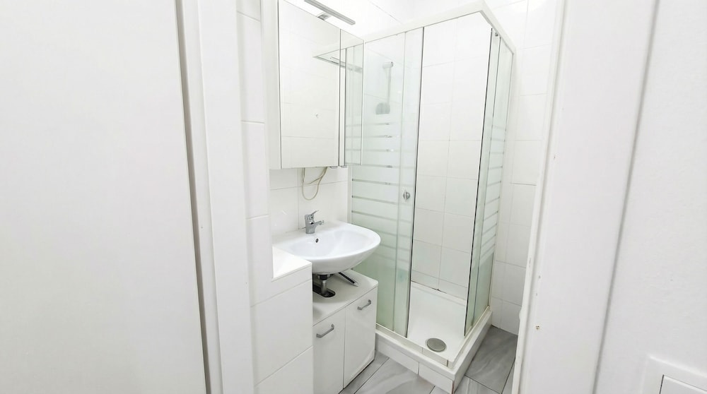 15 Min to Vienna Center - Affordable & Simple 5BR Apt with WIFI — photo 6