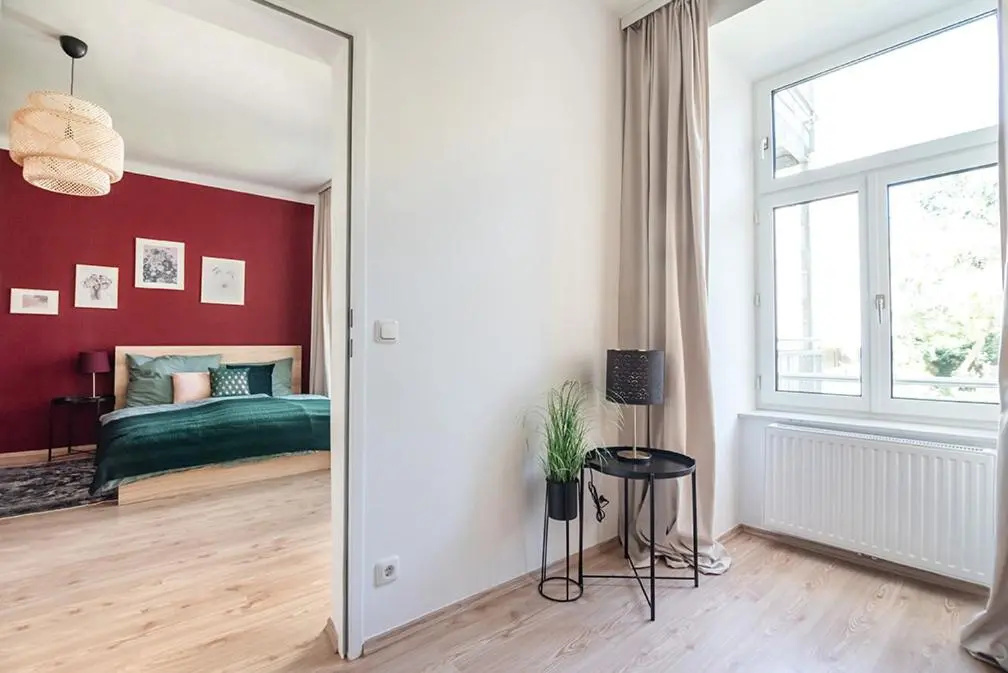 Colorful Apartment Facing Green Courtyard, photo 4