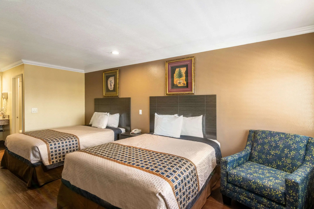 Rodeway Inn Artesia Cerritos — photo 7