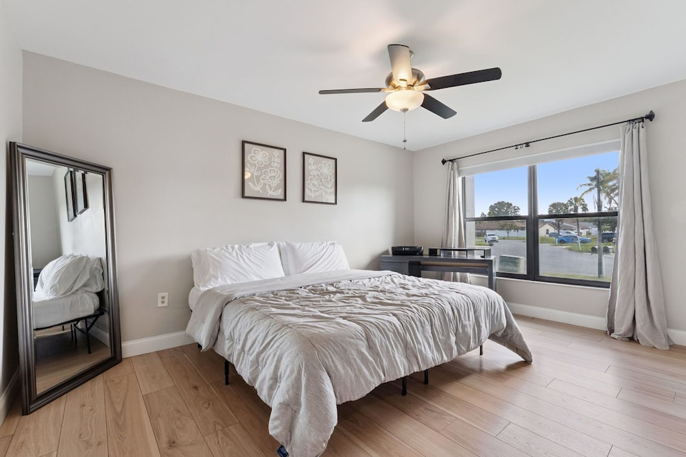 Luxury House - Sleeps 8 Golf Disney Family Fun