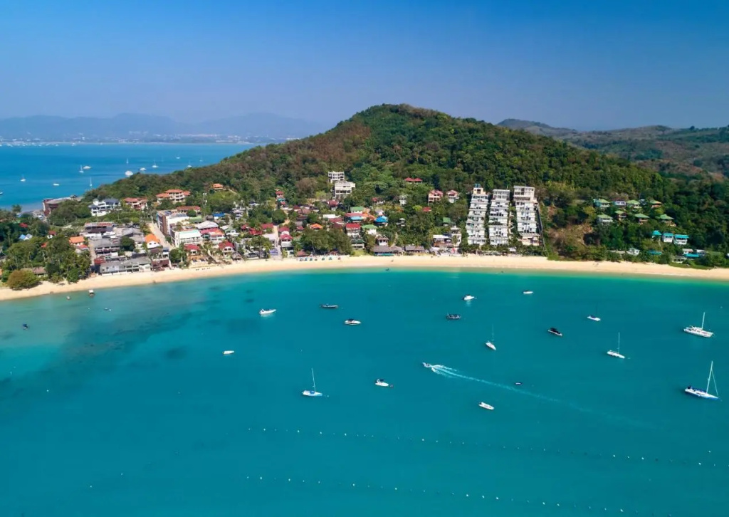 Отель Bandara Beach Resort, Phuket