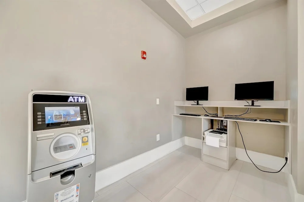 Top Floor 3B Balcony 10 Mins to Disney NO Fees, photo 3