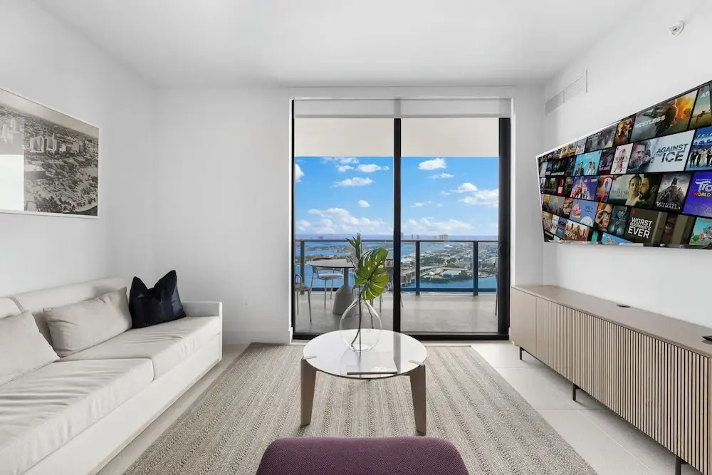 Luxury Downtown Condos with City Views — photo 6