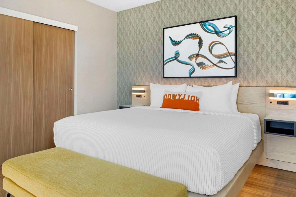 Cambria Hotel Burbank Airport, photo 3