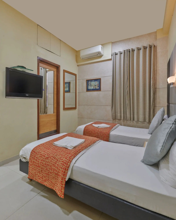 Bentley Hotel Marine Drive — photo 7