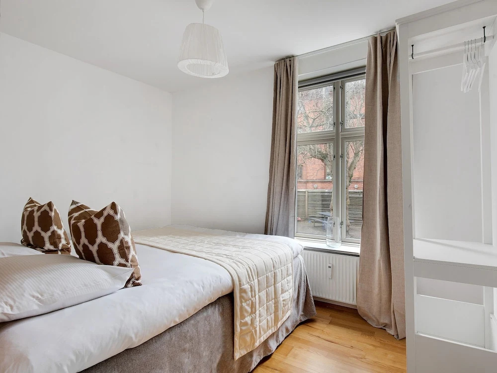 Constantin - Chic 2-bdr Apt With Balcony — photo 4