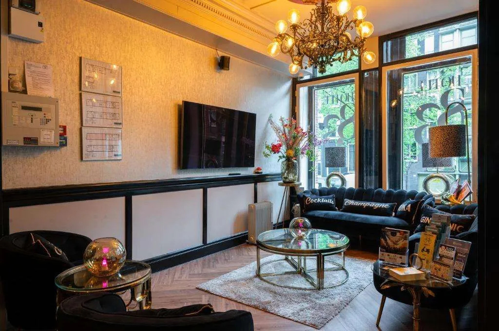 Hotel 83 — photo 2
