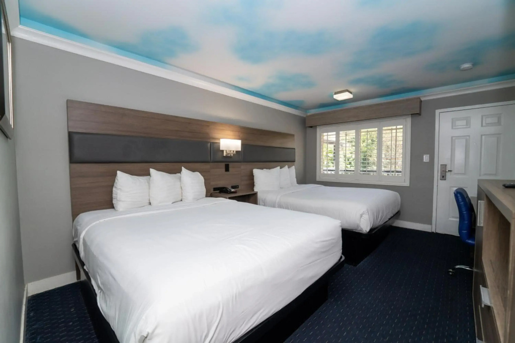 Hollywood Palms Inn and Suites — photo 2