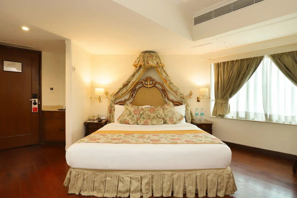 Hotel The Royal Plaza — photo 8