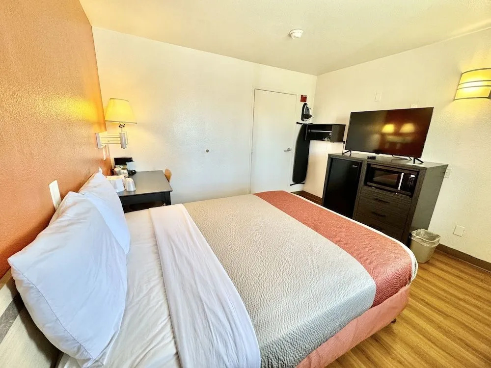 Studio 6 Suites – Bellflower, Ca  - Los Angeles — photo 4