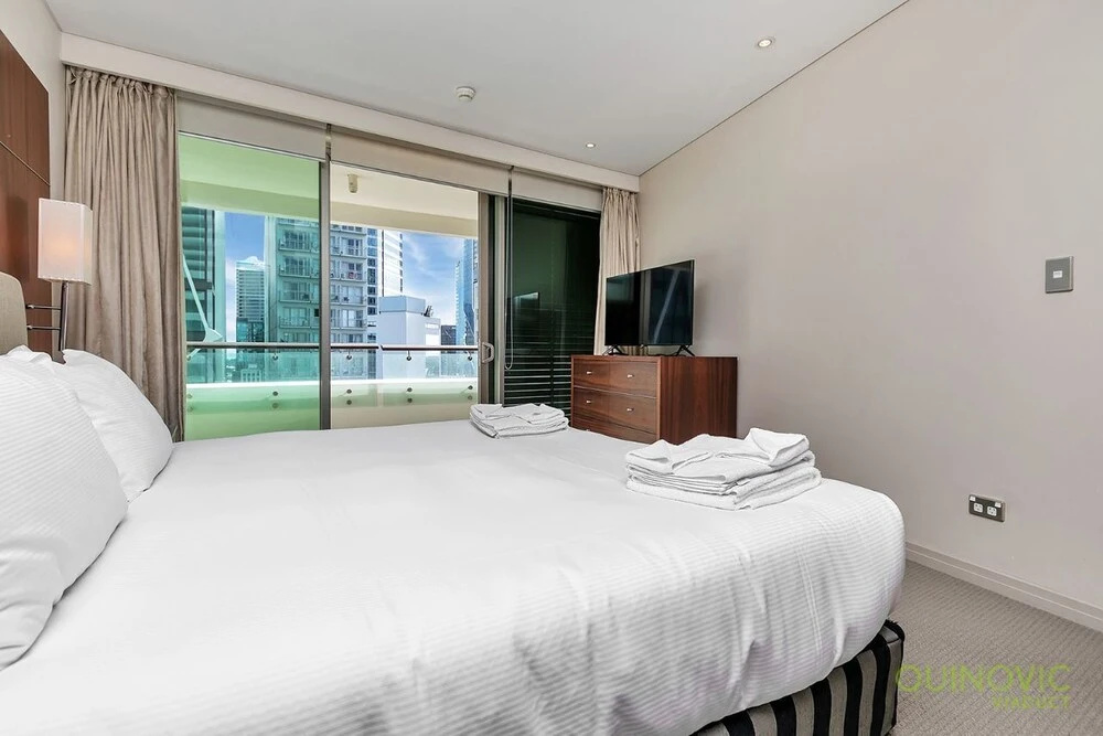 QV Central Upscale Apt in a Hotel (929), photo 5