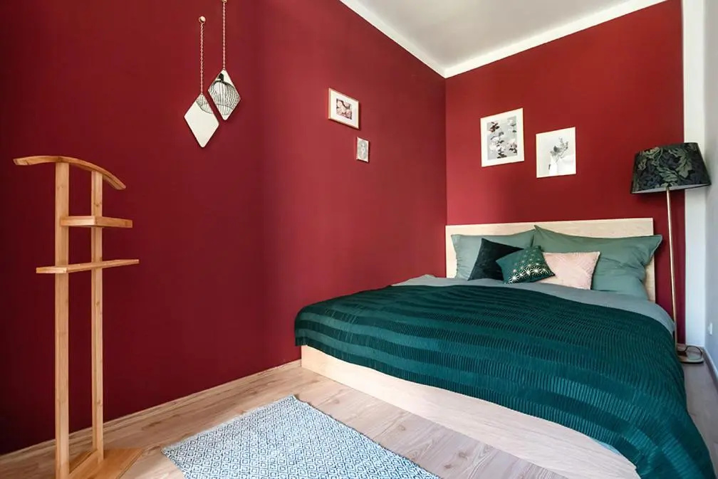Colorful Apartment Facing Green Courtyard, photo 2