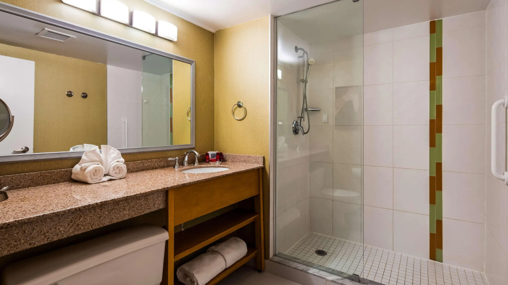 Best Western Premier Toronto Airport Carlingview Hotel — photo 8