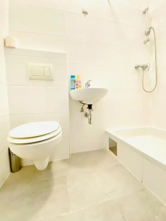 Spacious 8BR Apt with Terrace 16P — photo 6
