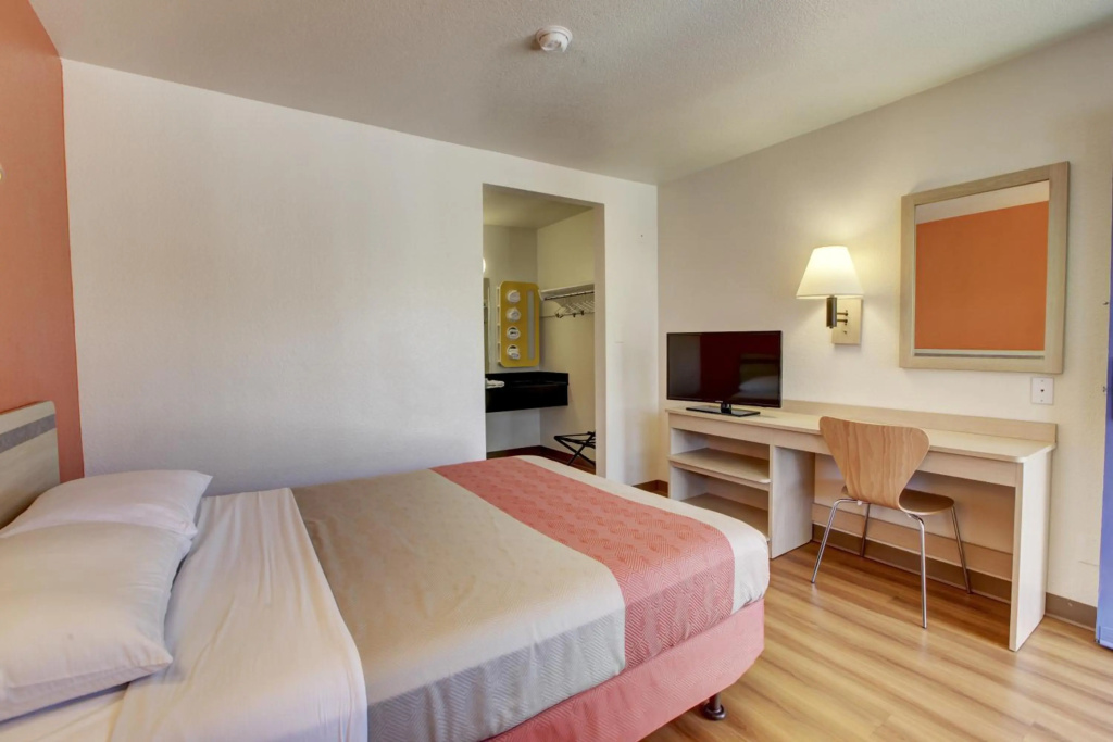 Motel 6 Bellflower, CA - Los Angeles — photo 3
