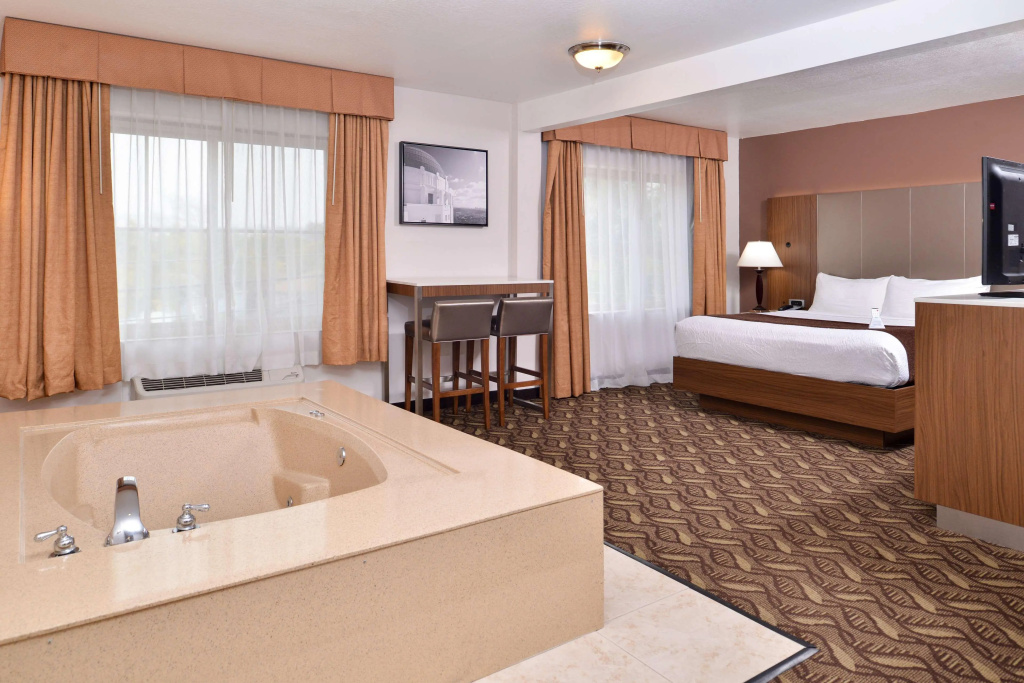 Best Western Airport Plaza Hotel – LAX  Airport LA Stadium — photo 7