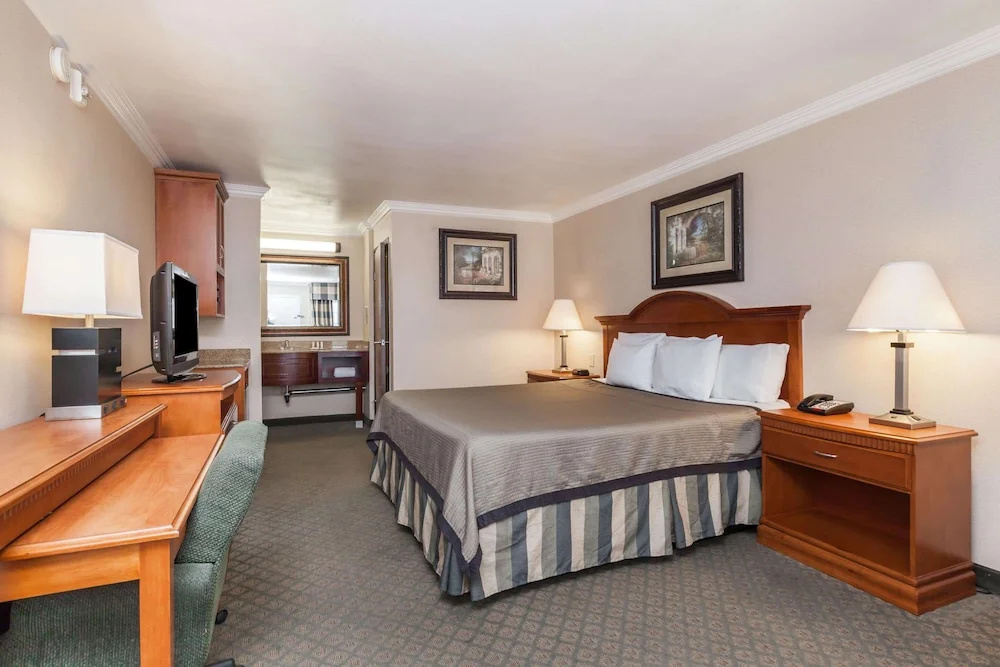 Travelodge Sylmar CA — photo 6