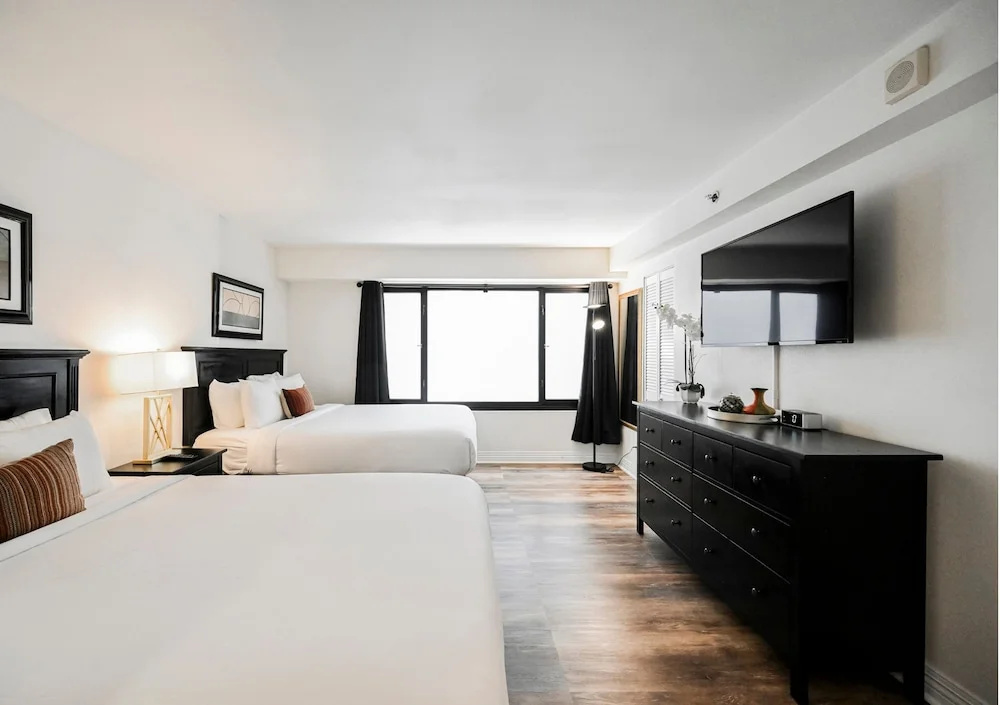 StripViewSuites at Jockey Club — photo 7