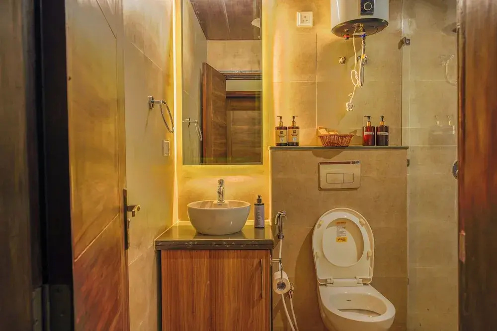 Alaya Stays Veera Marina 3 BHK Apartment — photo 8