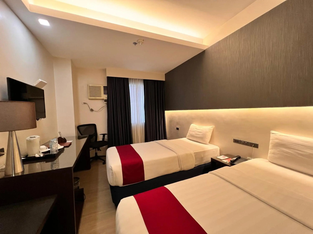 Sarrosa International Hotel and Residential Suites — photo 5