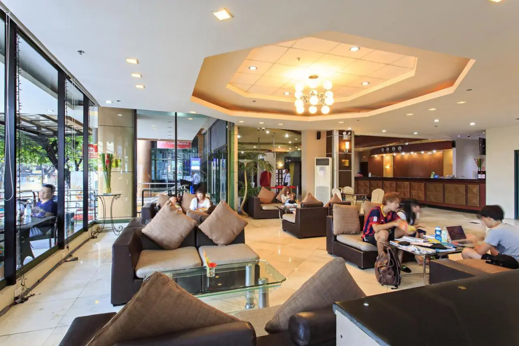 Sarrosa International Hotel and Residential Suites — photo 2