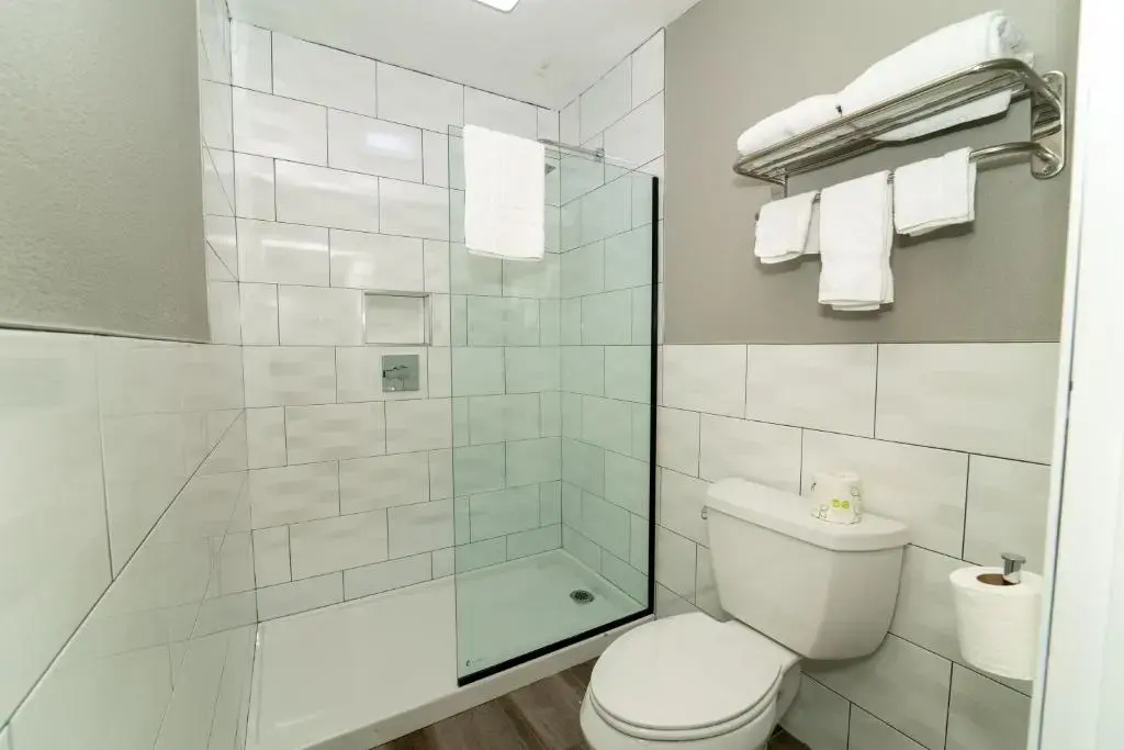 Hollywood Palms Inn and Suites — photo 8