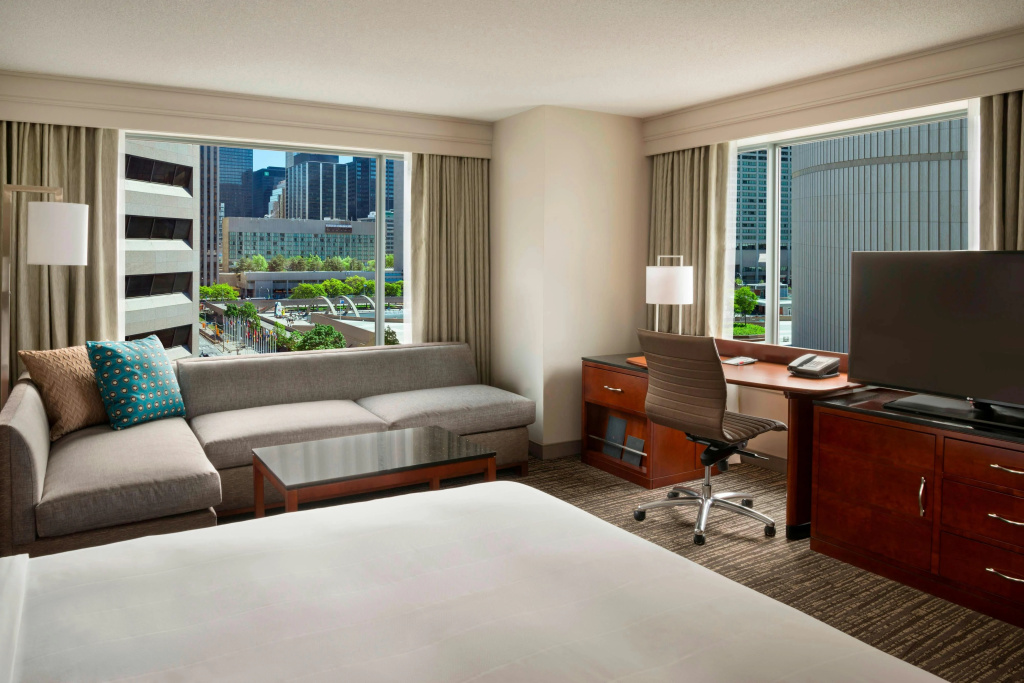 Marriott Downtown at CF Toronto Eaton Centre, photo 3