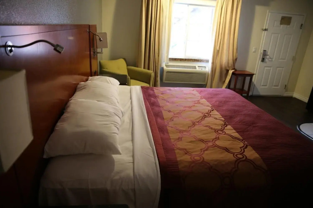 Chateau Inn and Suites, photo 3