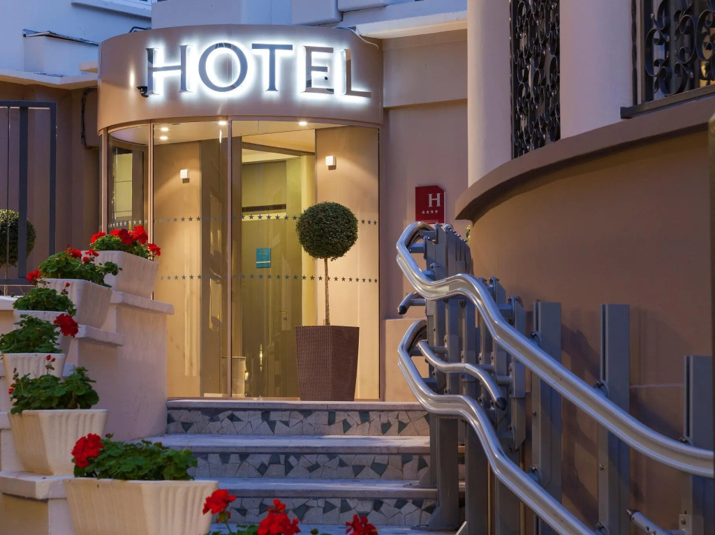 Timhotel Opera Blanche Fontaine
