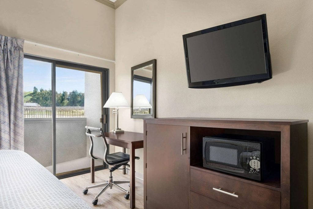 Baymont by Wyndham Monterey Park — photo 3