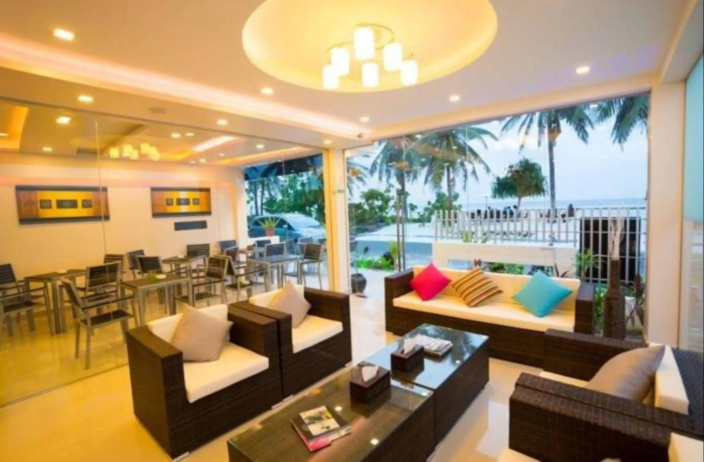 The White Harp Beach Hotel, photo 3
