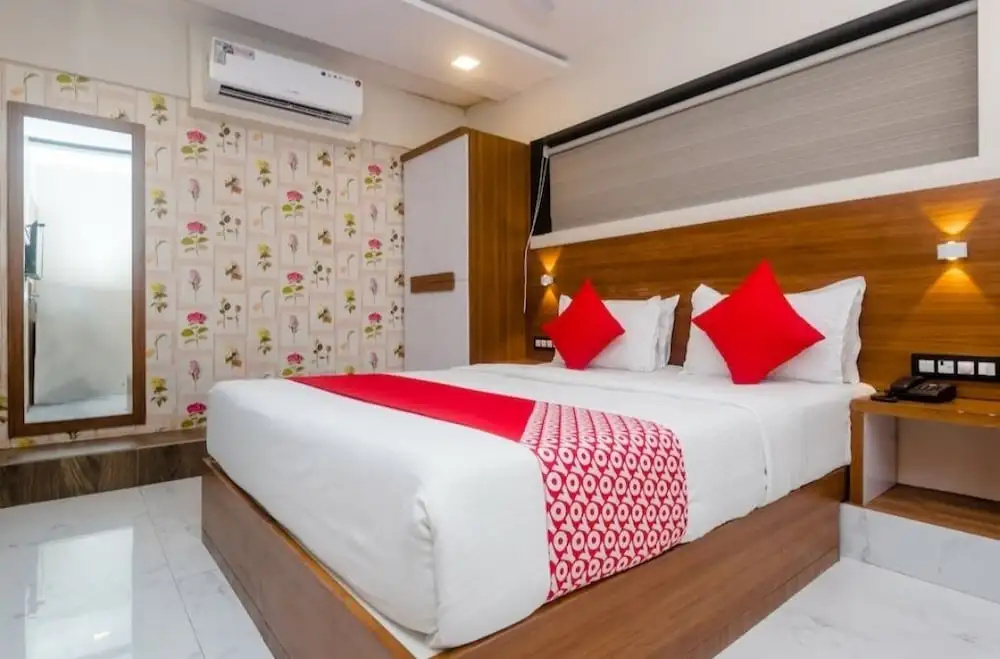 Hotel Qubestay Airport